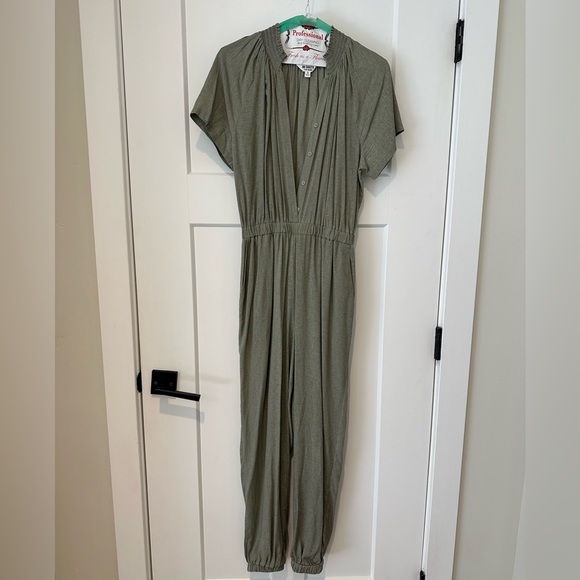 BB Dakota by Steve Madden Green Jumpsuit - Picture 2 of 9